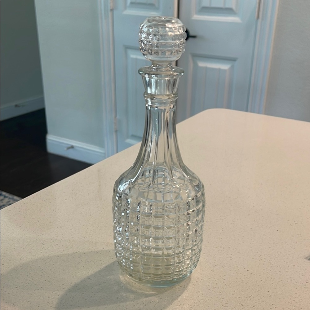 Elegant White Geometric Bar Decanter